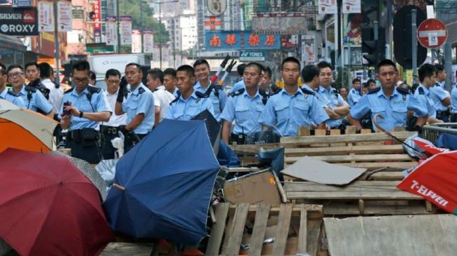Hong Kong police arrest 8 protesters - ảnh 1